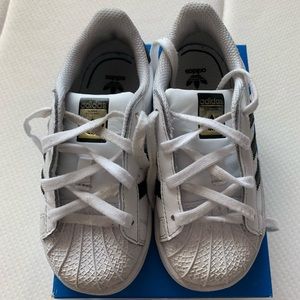 Adidas Superstar - Size 8 - Used